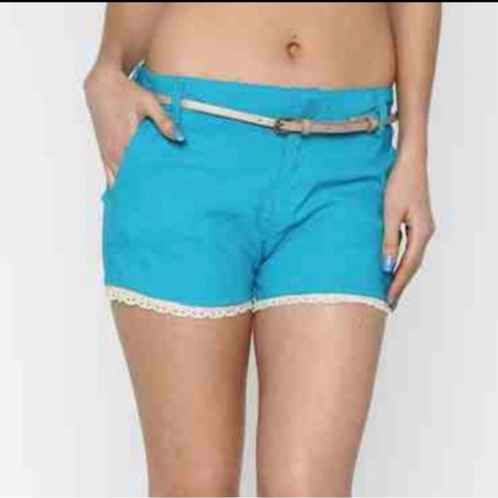 Belted lace trim shorts